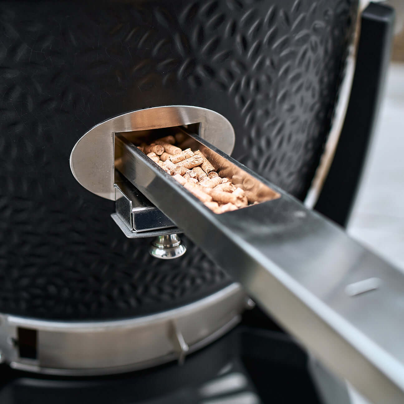 Chip-Feeder-System-1500x1500px